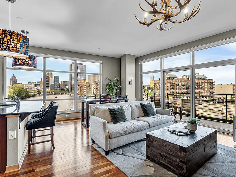 106 W Seeboth St #407 — Photo 4