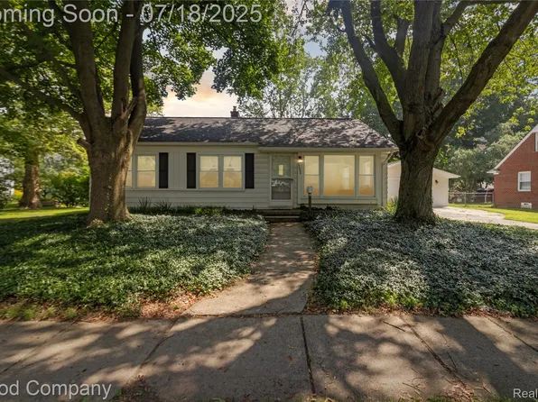 15694 Edington St, Livonia, MI 48154