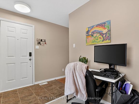5th image of 255 Deercroft Ave