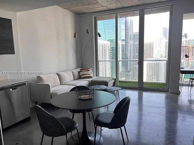 151 SE 1st St #2907