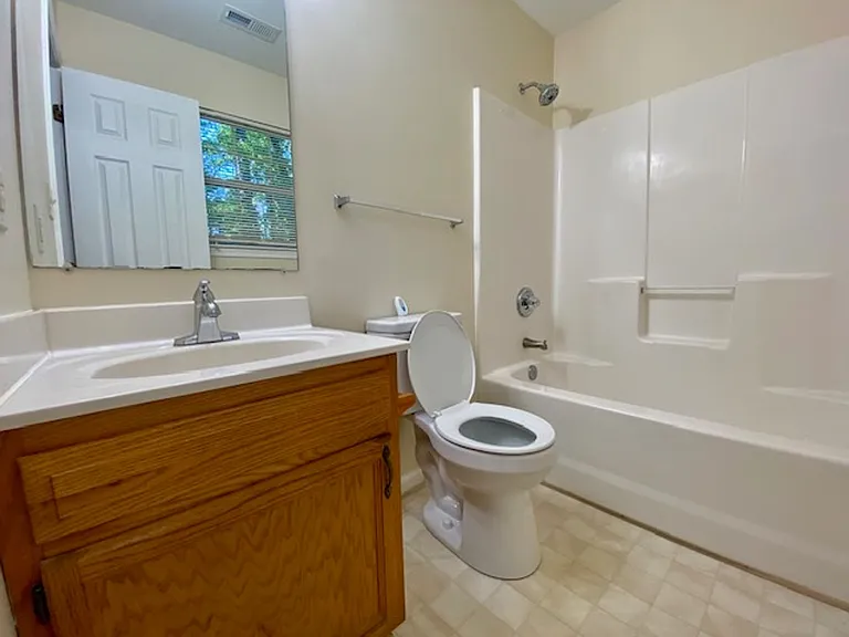 133 Howard Dr — Photo 16