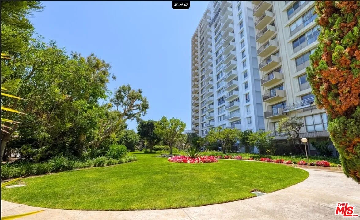 2 bed, 2.0 bath, $7,950 — Photo 2