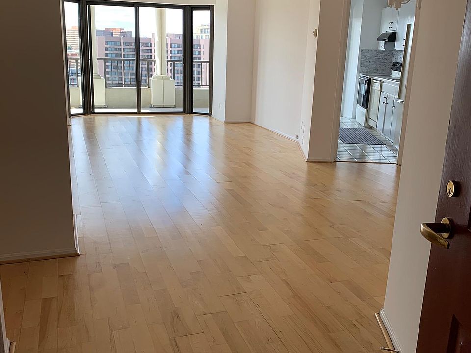 1st image of 1600 N Oak St APT 1903