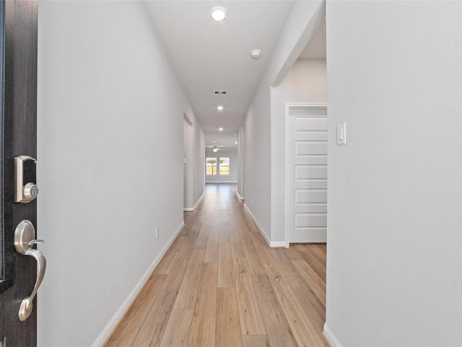4 bed, 3.0 bath, 2067 sqft, $2,450 — Photo 4
