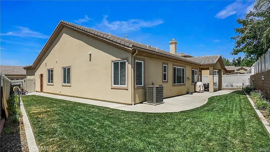 2 bed, 670 sqft, $2,199 — Photo 2