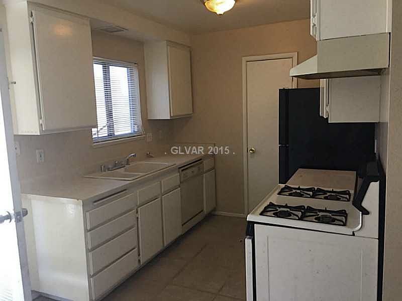 1st image of 2528 Lakeside Dr