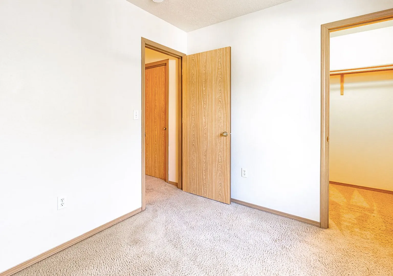 Rare 2 X 1.5 Townhome Availble in October — Photo 3