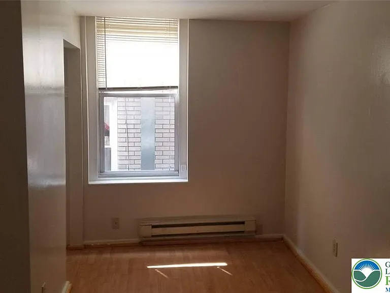 738 E 4th St #1 — Photo 2