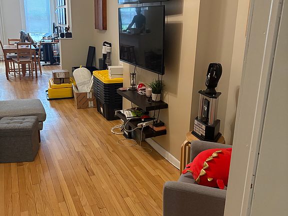 5th image of 940 Willow Ave APT 2