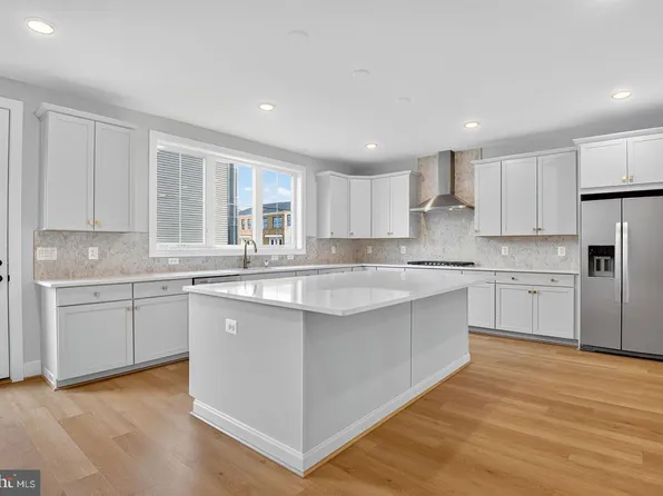 42241 Shining Star Sq, Ashburn, VA 20148