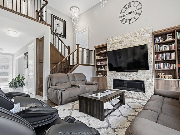 4th image of 615 Marche St