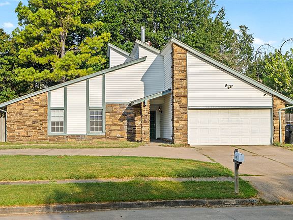 4th image of 3200 S Lions Ave