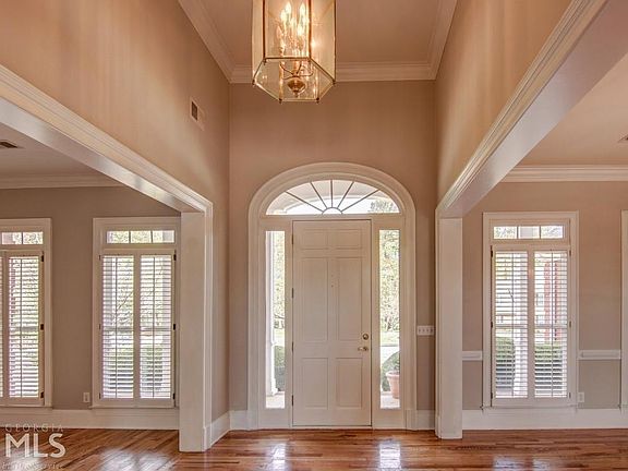 5th image of 1881 Lancaster Dr SE