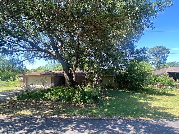 3rd image of 2110 Curt Dr