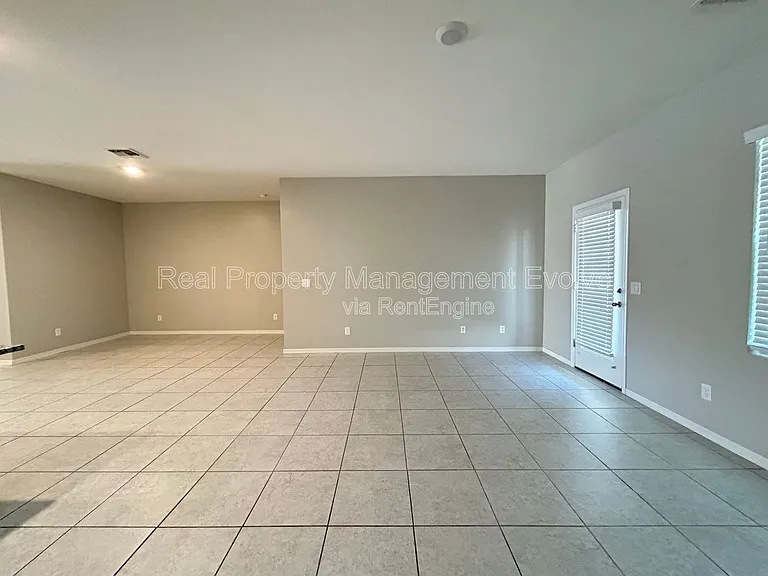 6511 W Magdalena Ln — Photo 11