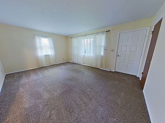 2nd image of 571 S Main St