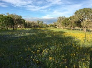 2102 Bentwood Dr, Floresville, TX 78114