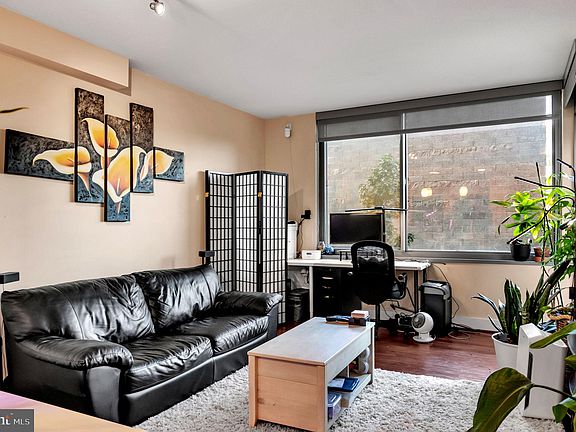 2nd image of 2001 15th St N APT 220