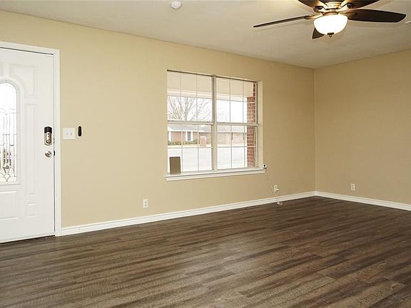 4th image of 713 Patti Ct
