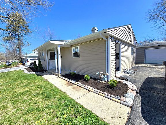 2nd image of 33 Evergreen Ln