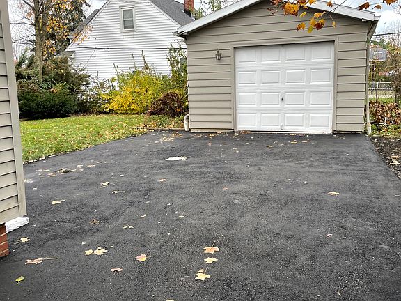 3rd image of 494 E 250th St