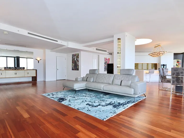 1000 Island Blvd #Penthouse 2 — Photo 12