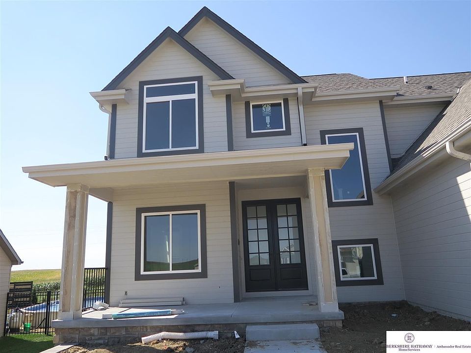2nd image of 1075 Cedar Cir