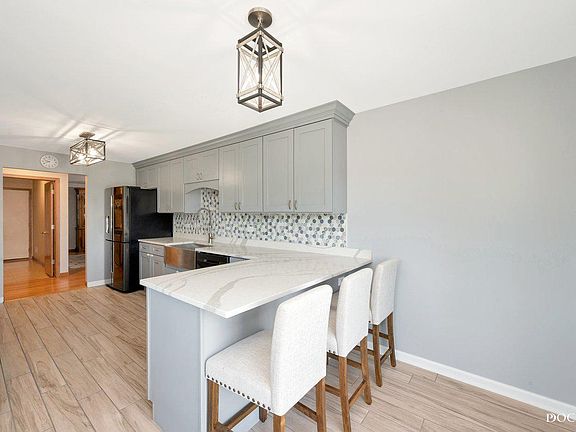 5th image of 15 Saint Moritz Dr Unit 201