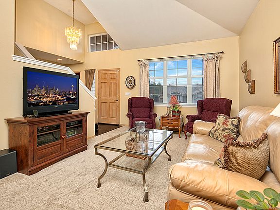 2nd image of 11808 Meridian Pl NE