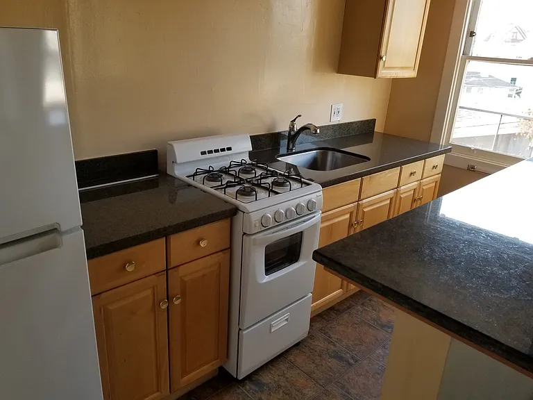 437 Athol Ave #A — Photo 8