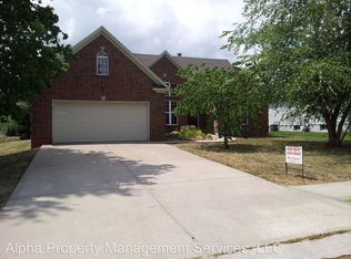 616 Chaucer Ln, Warrensburg, MO 64093