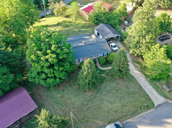 906 Childress Dr, Martinsville, VA 24112