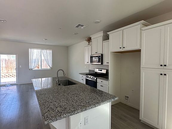 5th image of 3320 E Seeger Ave