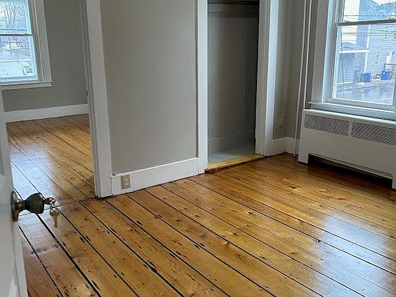 5th image of 207 Brown St #1