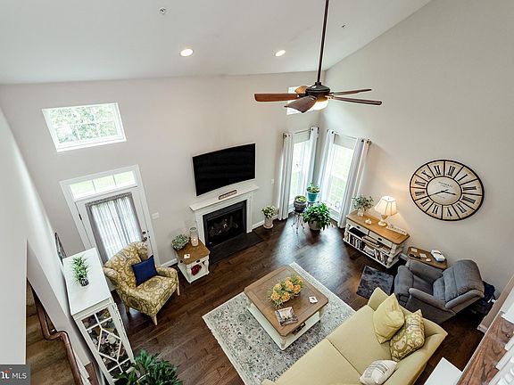 3rd image of 109 Sanderling Court Gln