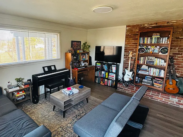 415 N Van Buren St — Photo 7