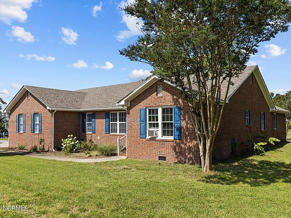 3rd image of 304 Somerset Way