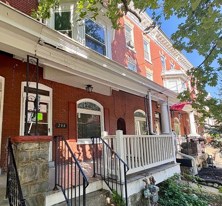 1st image of 208 Ruby St