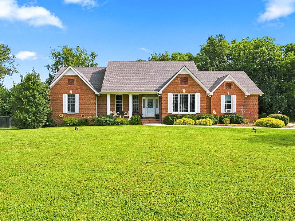 1st image of 131 Maple Dr