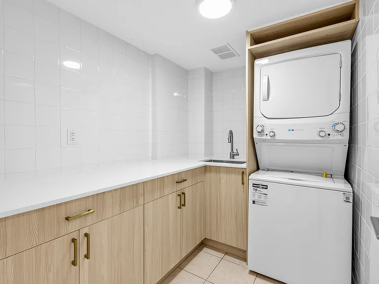2500 Bathurst St — Photo 15