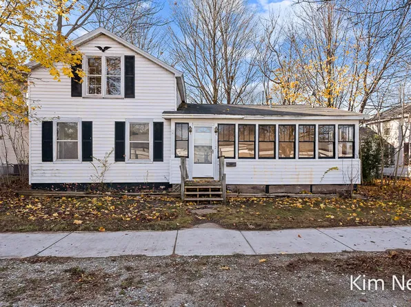 112 S Baldwin St, Whitehall, MI 49461