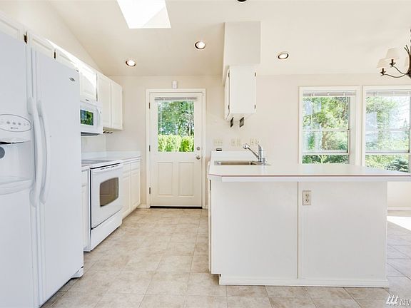 5th image of 765 Onamac Way