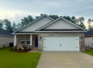 90 Spooner St, Defuniak Springs, FL 32433