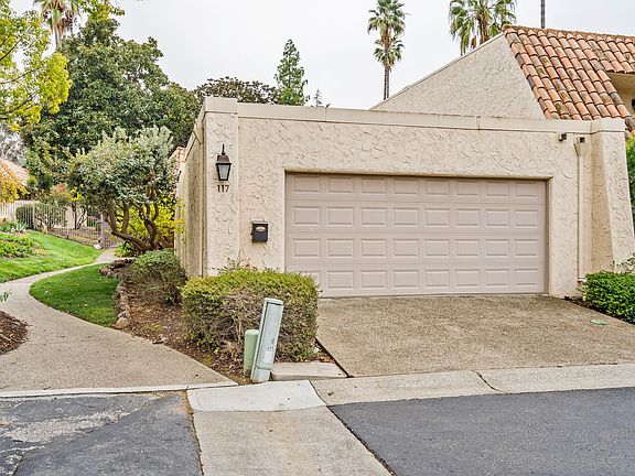 2nd image of 117 Casitas Bulevar