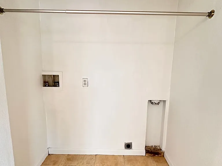 1785 Alpha Ct SE — Photo 8