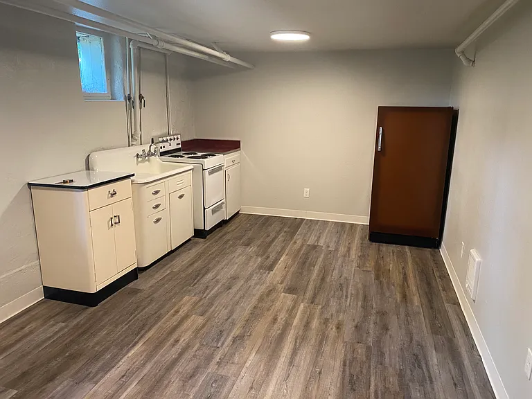 816 N Institute St #B — Photo 6