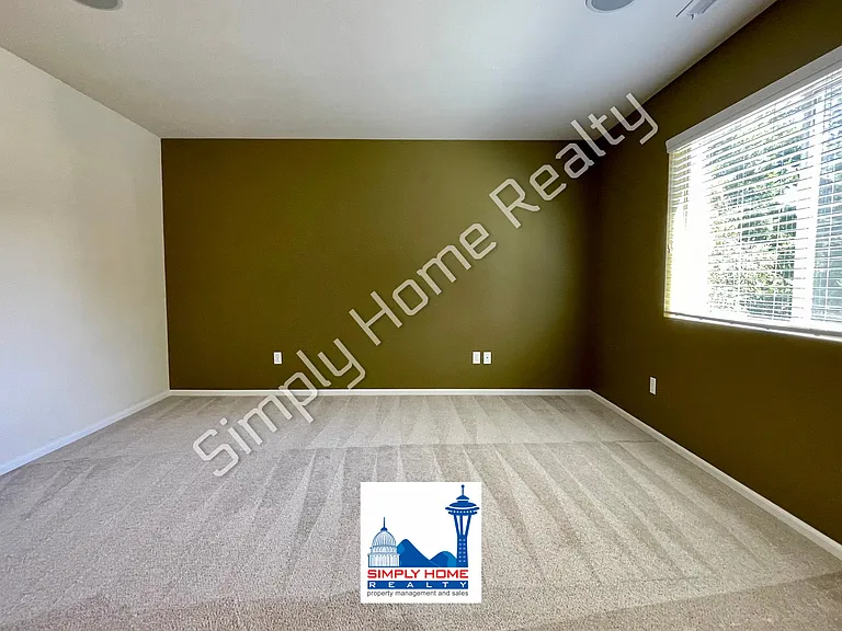 8715 Madrid St NE — Photo 10