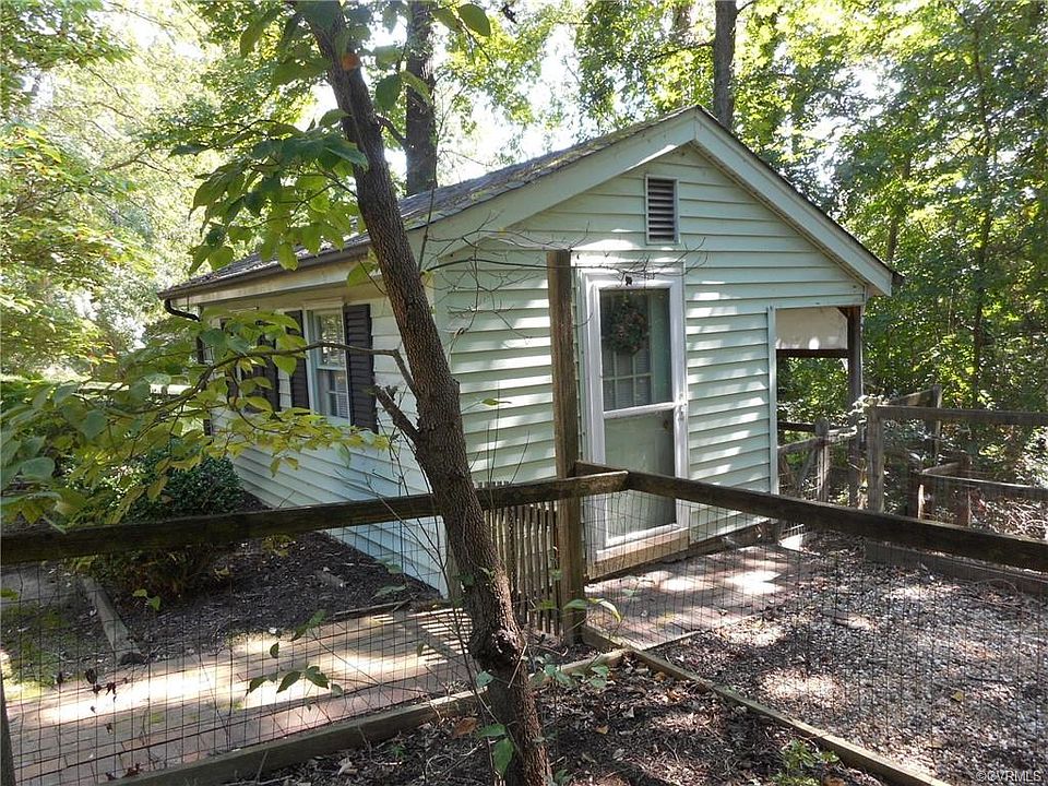 2nd image of 701 Forest View Dr