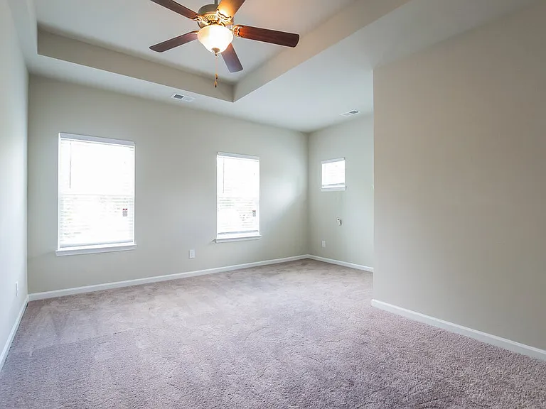 357 E Broad St — Photo 8