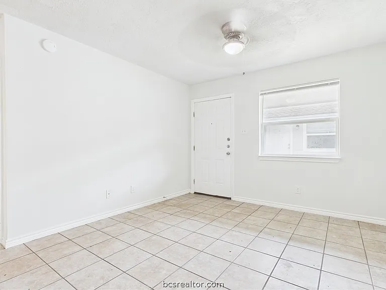1902 Finfeather Rd #B — Photo 4